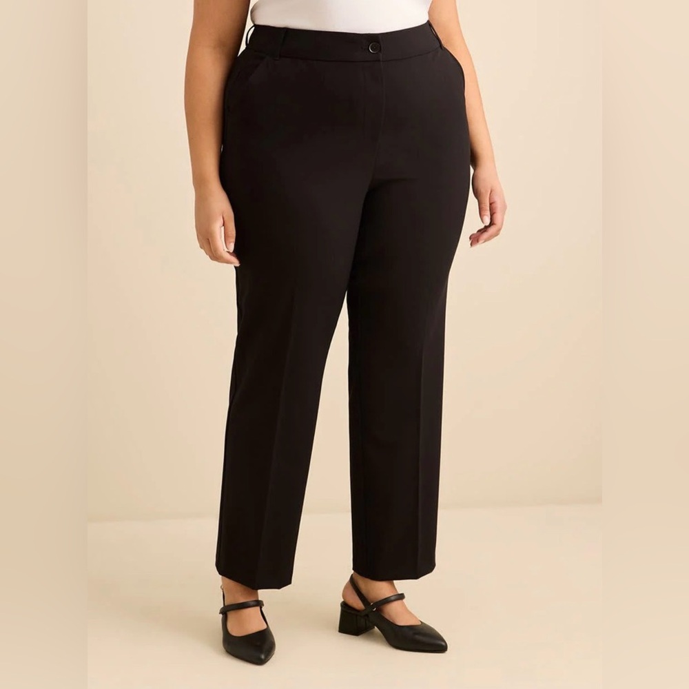 Penningtons NWT women’s Dark Navy Dress Pants/ size 24